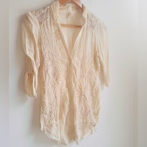 ANTHROPOLOGIE TINY Embroidered Lace Blouse Size Medium White Cream Chic